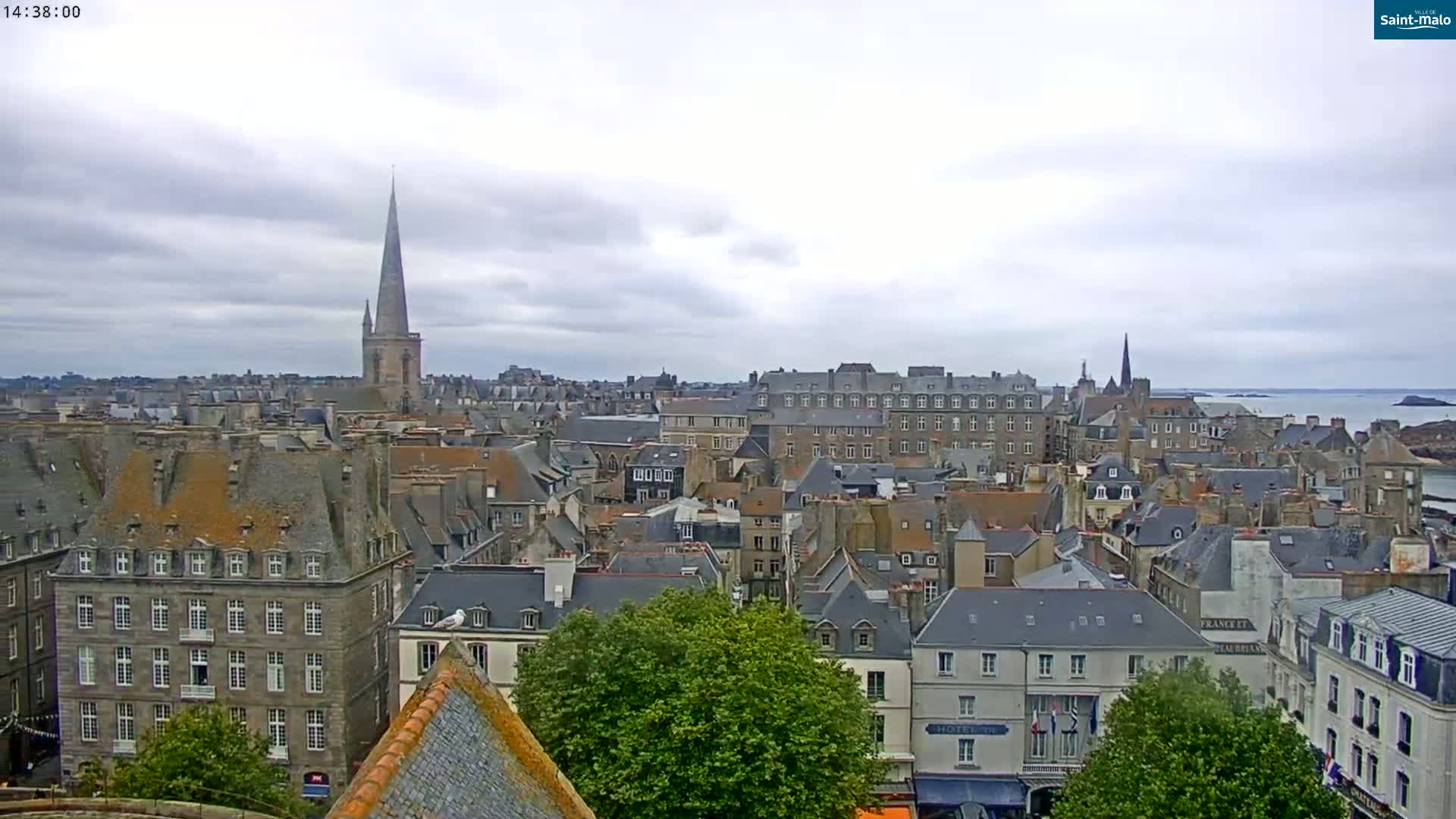Saint-Malo City & Beach View Skyline Live Cam - Saint-Malo, Ille-et-Vilaine, Bretagne, France