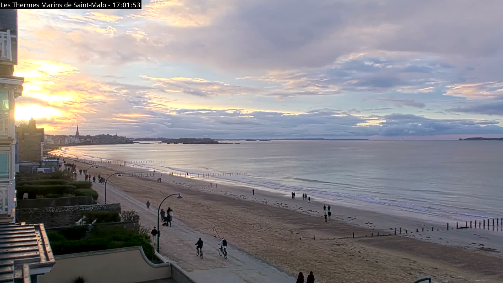 Saint-Malo City & Beach View Skyline Live Cam - Saint-Malo, Ille-et-Vilaine, Bretagne, France