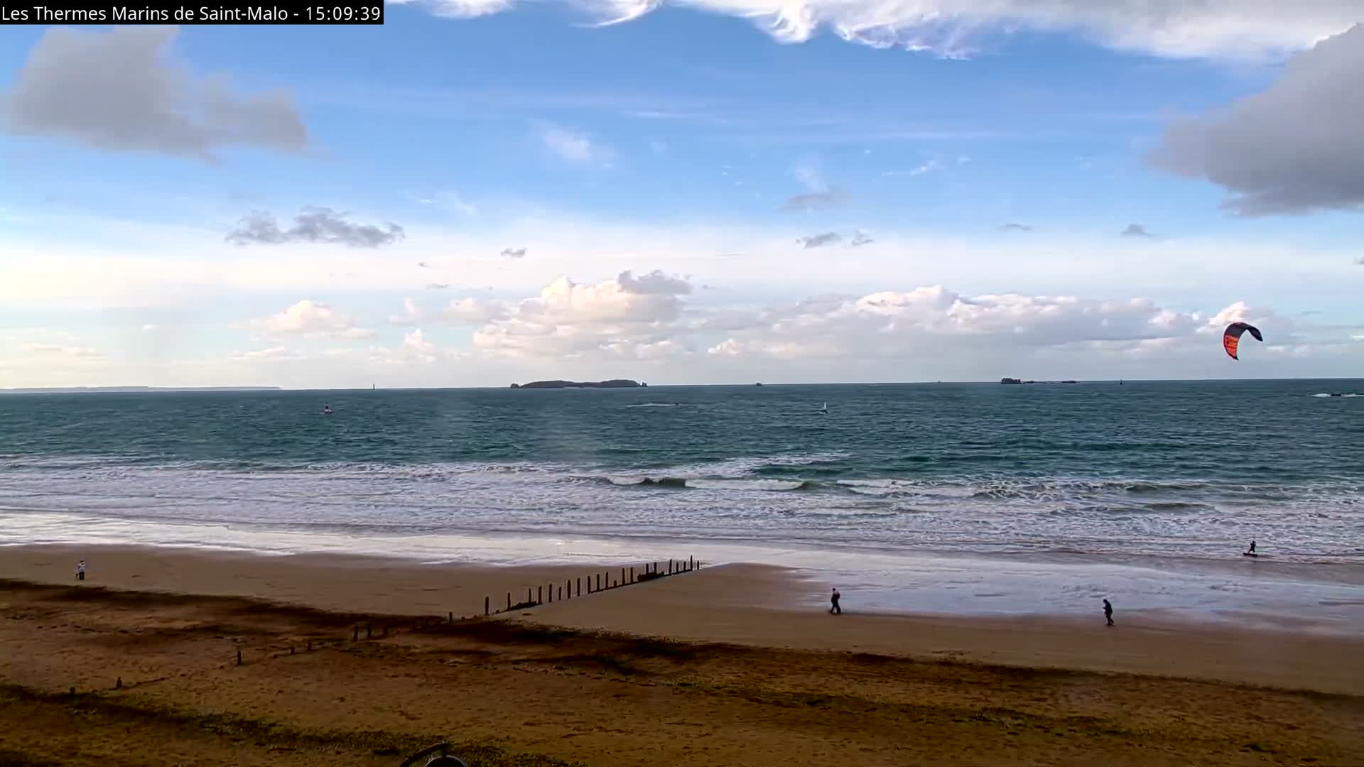 Saint-Malo City & Beach View Skyline Live Cam - Saint-Malo, Ille-et-Vilaine, Bretagne, France