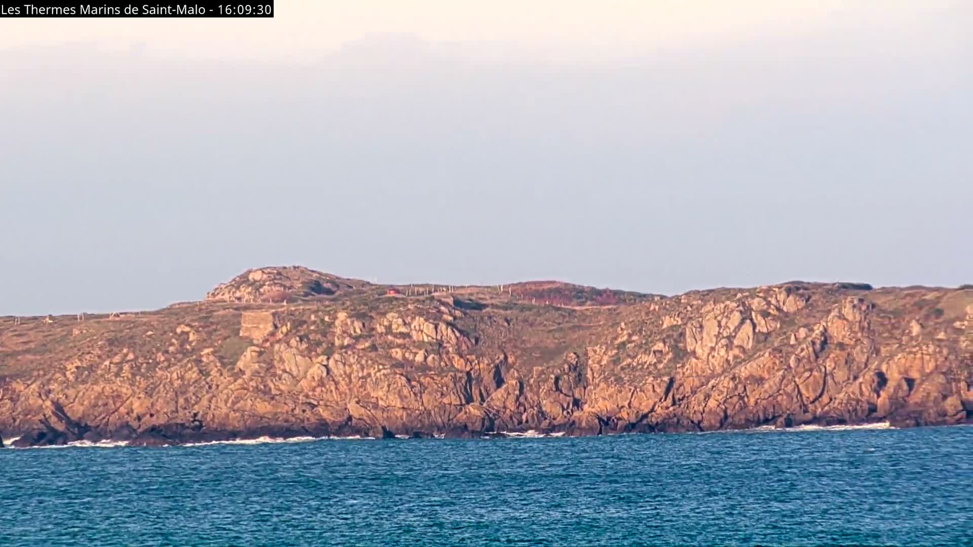 Saint-Malo City & Beach View Skyline Live Cam - Saint-Malo, Ille-et-Vilaine, Bretagne, France
