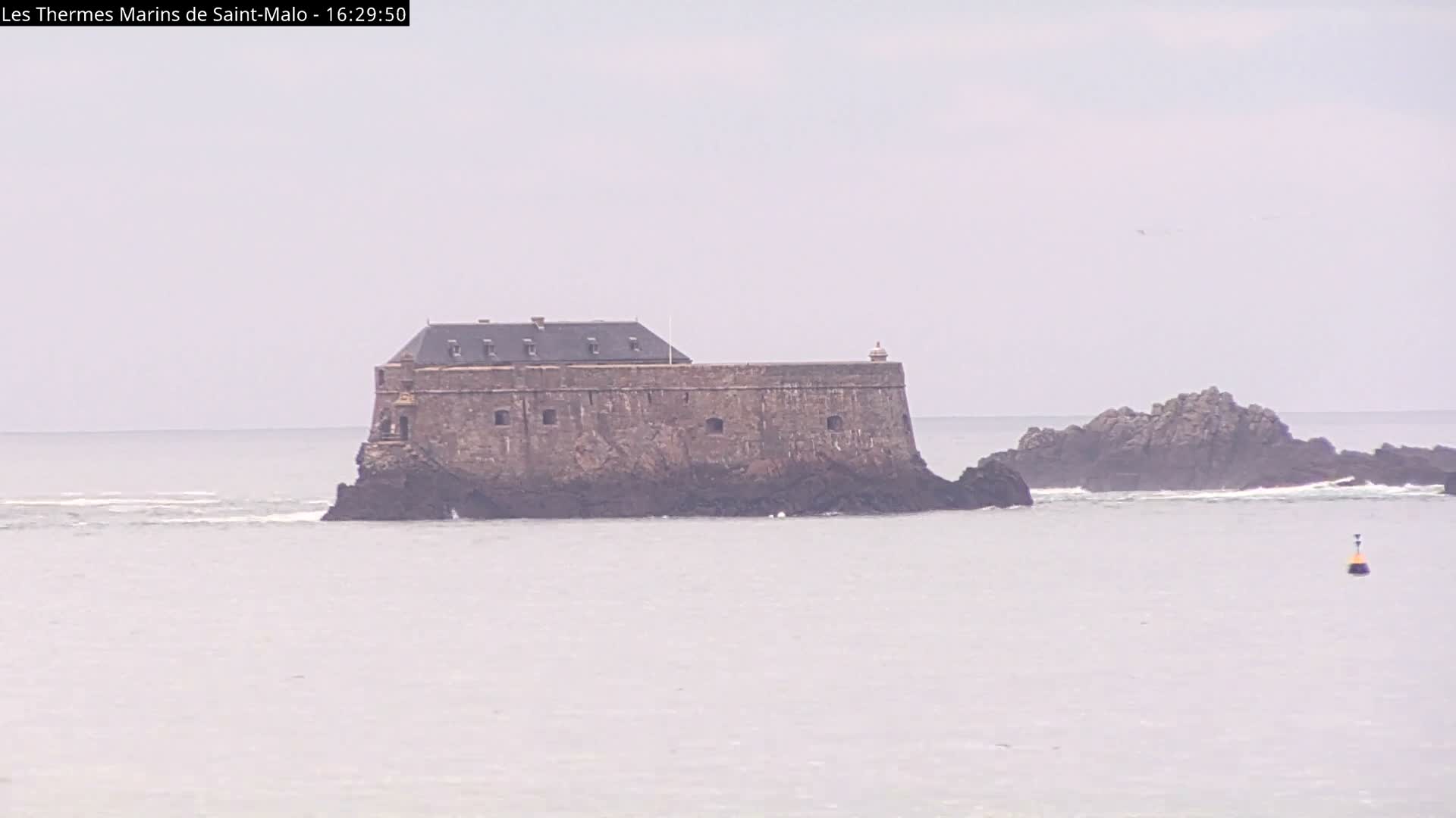 Saint-Malo City & Beach View Skyline Live Cam - Saint-Malo, Ille-et-Vilaine, Bretagne, France