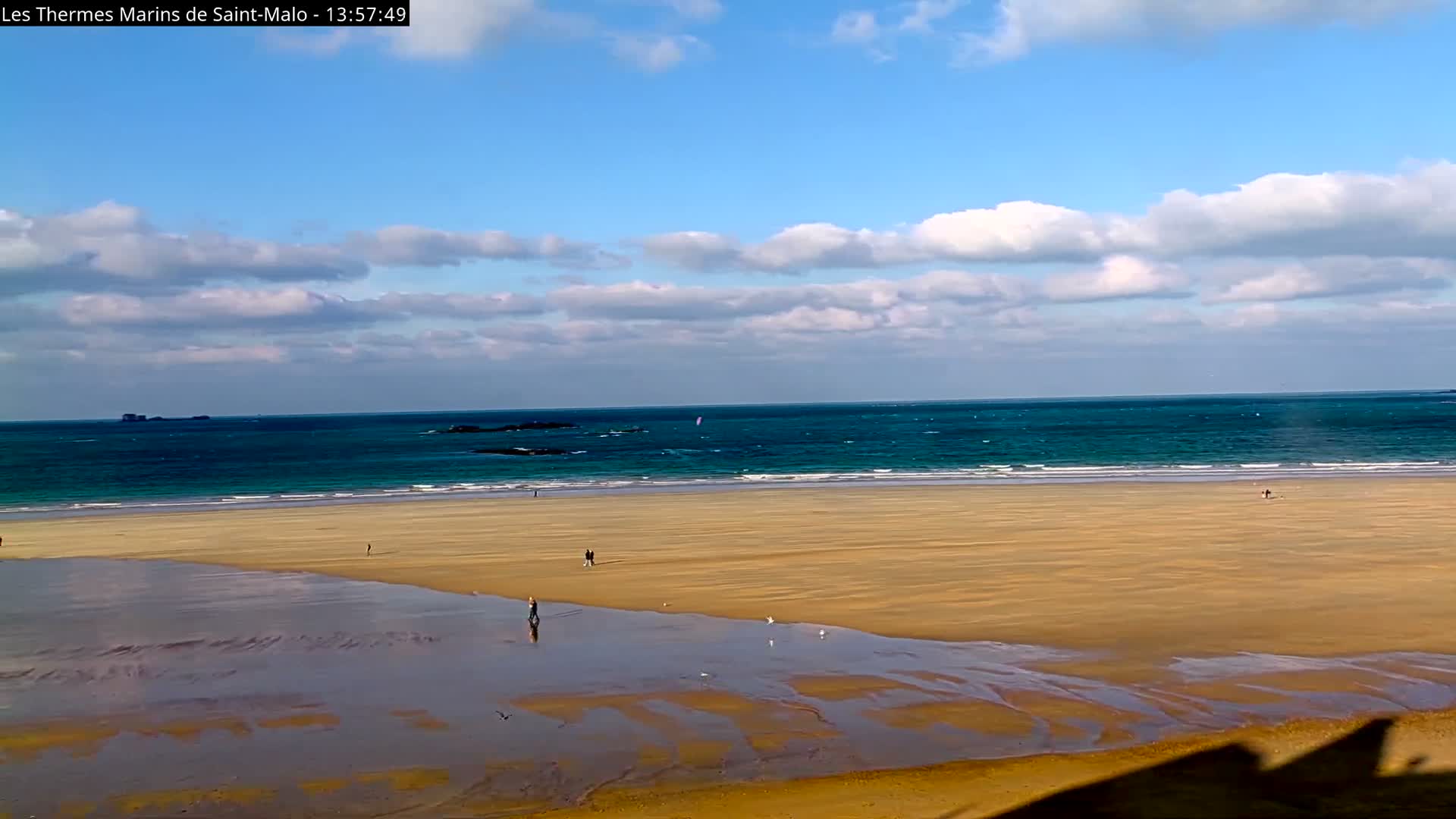 Saint-Malo City & Beach View Skyline Live Cam - Saint-Malo, Ille-et-Vilaine, Bretagne, France