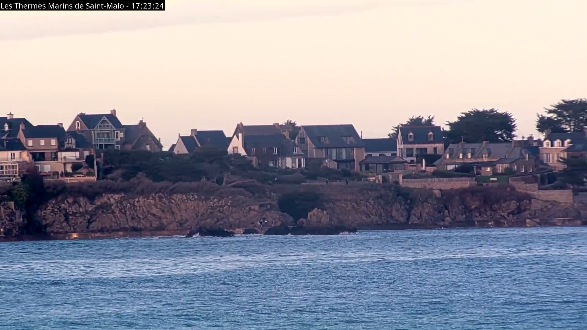 Saint-Malo City & Beach View Skyline Live Cam - Saint-Malo, Ille-et-Vilaine, Bretagne, France