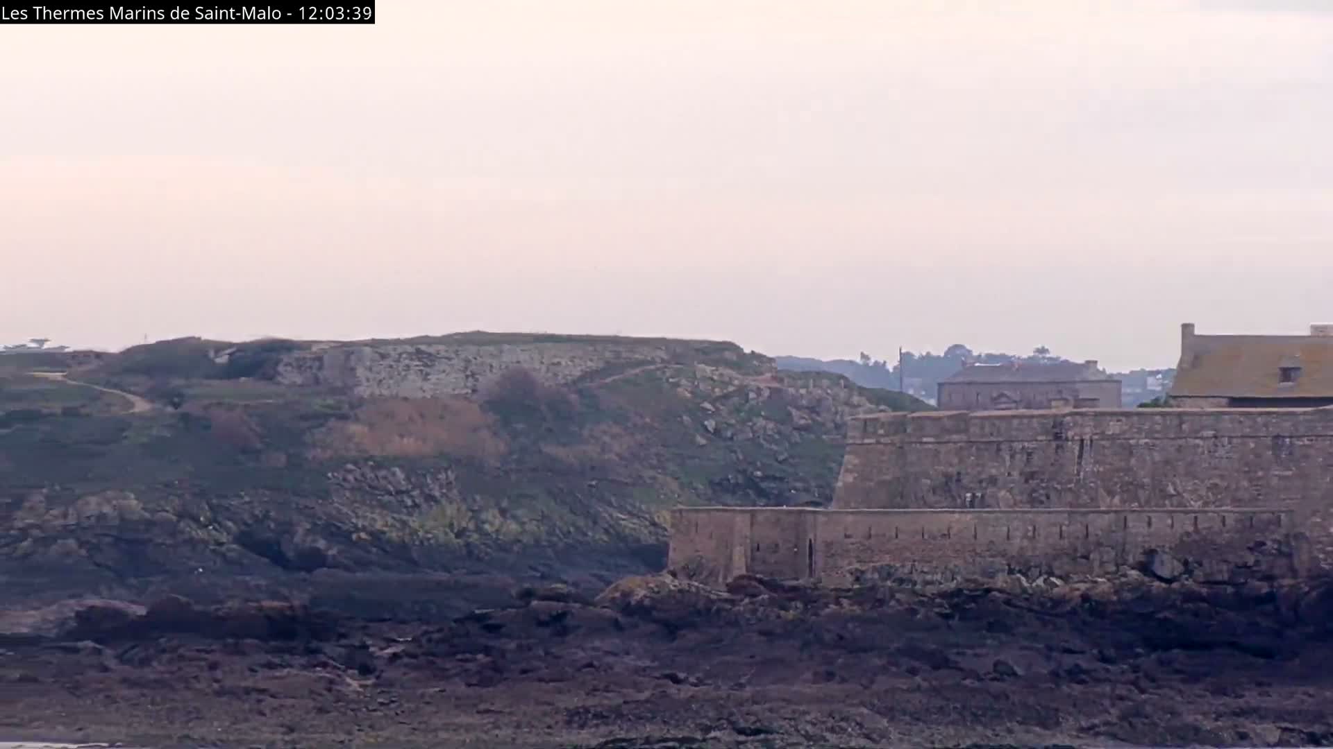 Saint-Malo City & Beach View Skyline Live Cam - Saint-Malo, Ille-et-Vilaine, Bretagne, France