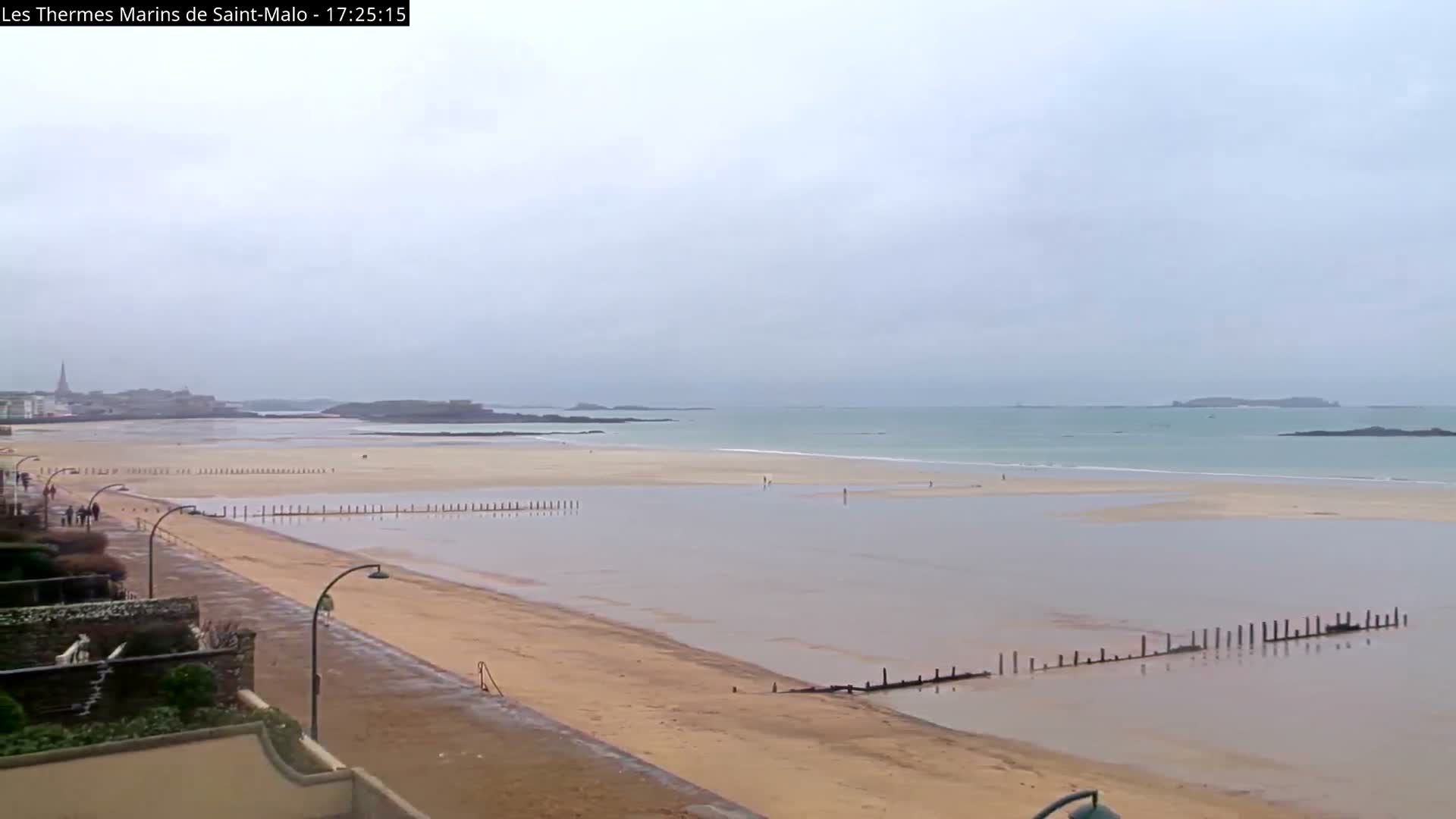 Saint-Malo City & Beach View Skyline Live Cam - Saint-Malo, Ille-et-Vilaine, Bretagne, France