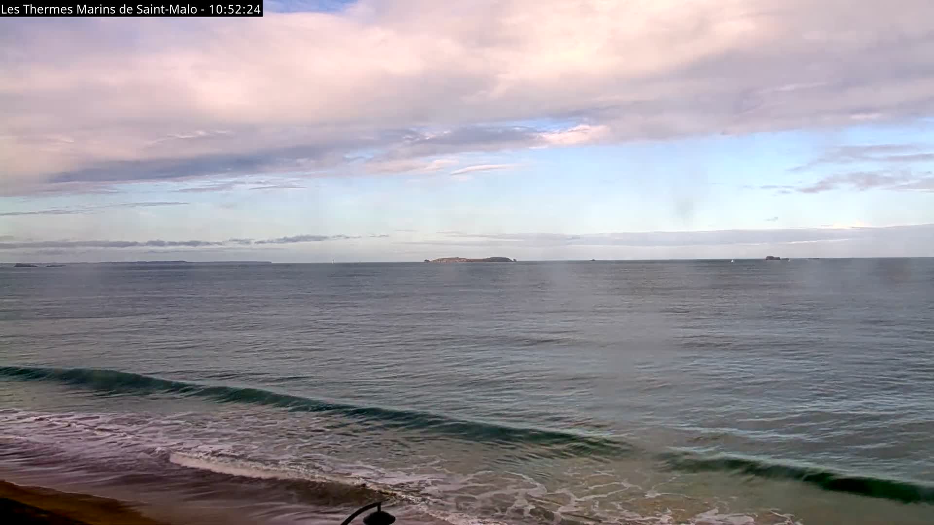 Saint-Malo City & Beach View Skyline Live Cam - Saint-Malo, Ille-et-Vilaine, Bretagne, France
