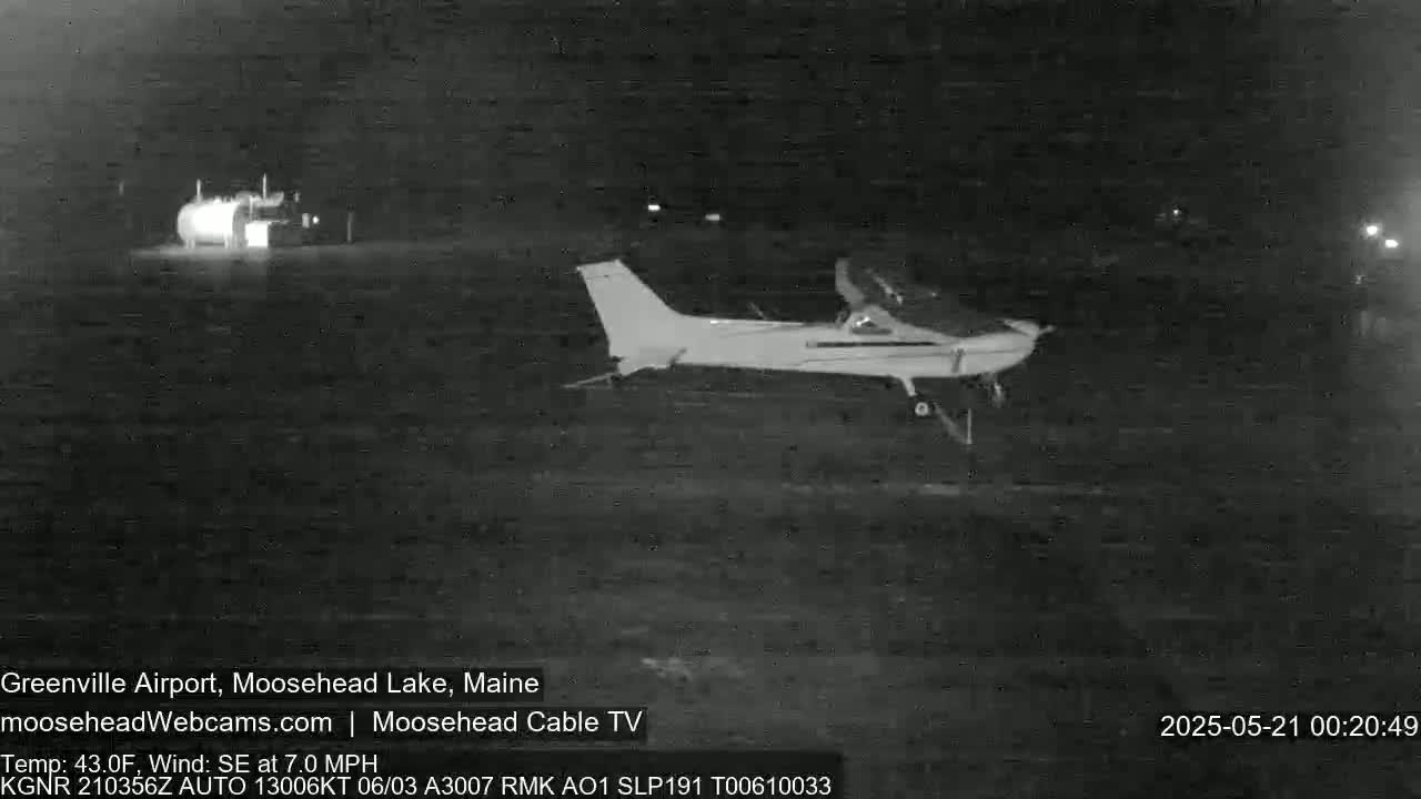 Greenville Municipility Airport, Live Cam, Maine at Moosehead Lake 