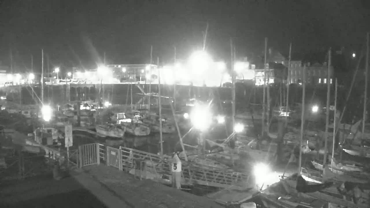 Saint-Valery-en-Caux City View & Le Port (Marine) Live Cam - Dieppe, Seine-Maritime, Normandie, France