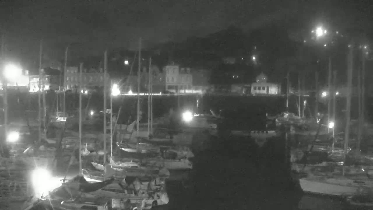 Saint-Valery-en-Caux City View & Le Port (Marine) Live Cam - Dieppe, Seine-Maritime, Normandie, France