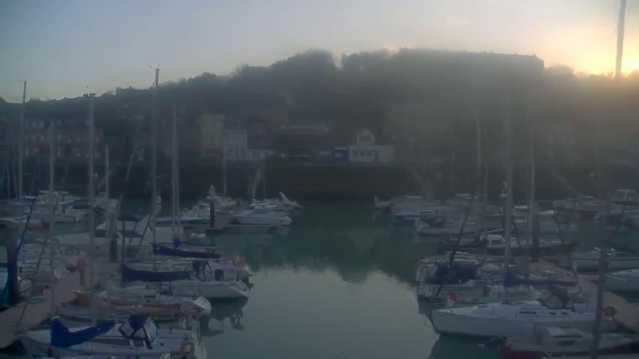 Saint-Valery-en-Caux City View & Le Port (Marine) Live Cam - Dieppe, Seine-Maritime, Normandie, France