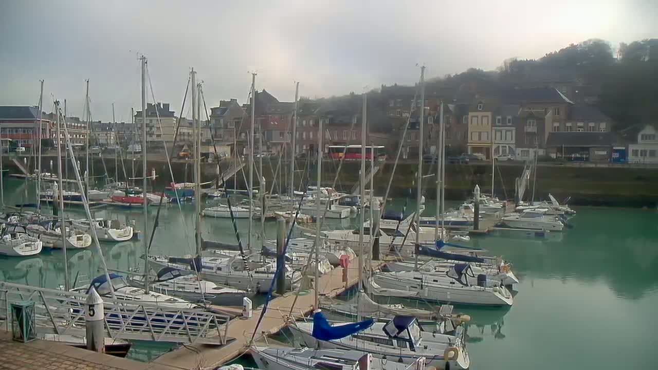 Saint-Valery-en-Caux City View & Le Port (Marine) Live Cam - Dieppe, Seine-Maritime, Normandie, France