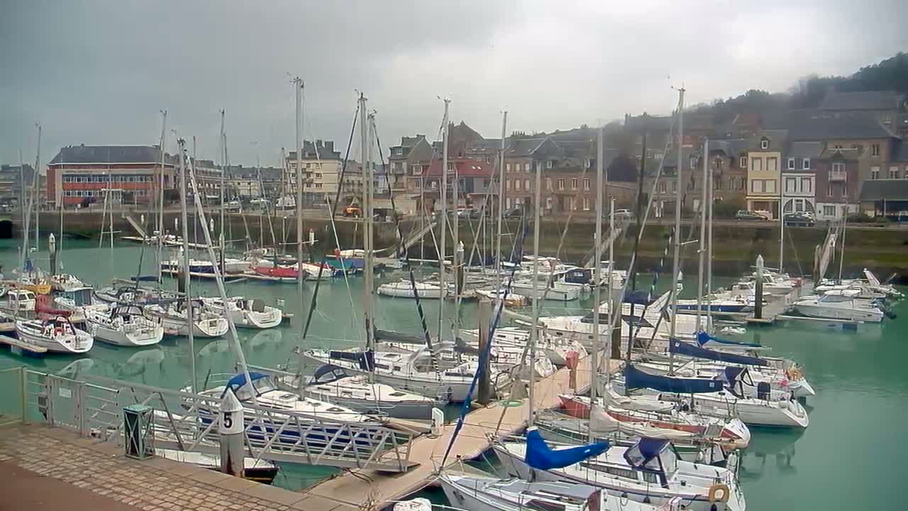 Saint-Valery-en-Caux City View & Le Port (Marine) Live Cam - Dieppe, Seine-Maritime, Normandie, France