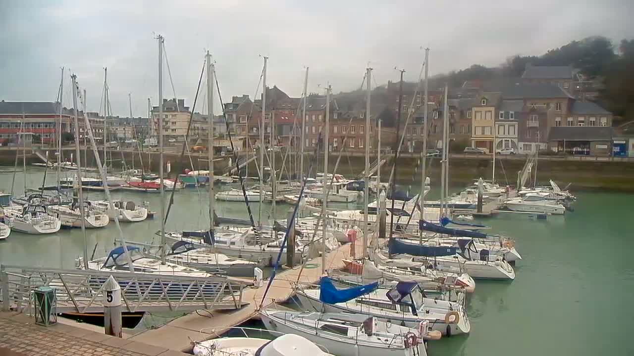 Saint-Valery-en-Caux City View & Le Port (Marine) Live Cam - Dieppe, Seine-Maritime, Normandie, France