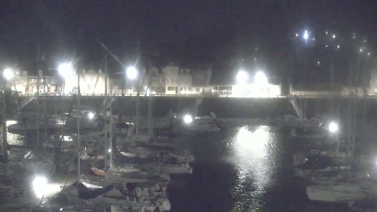 Saint-Valery-en-Caux City View & Le Port (Marine) Live Cam - Dieppe, Seine-Maritime, Normandie, France