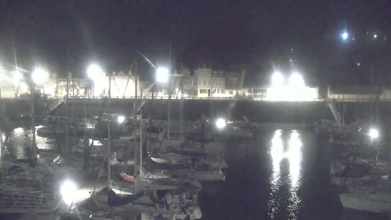 Saint-Valery-en-Caux City View & Le Port (Marine) Live Cam - Dieppe, Seine-Maritime, Normandie, France