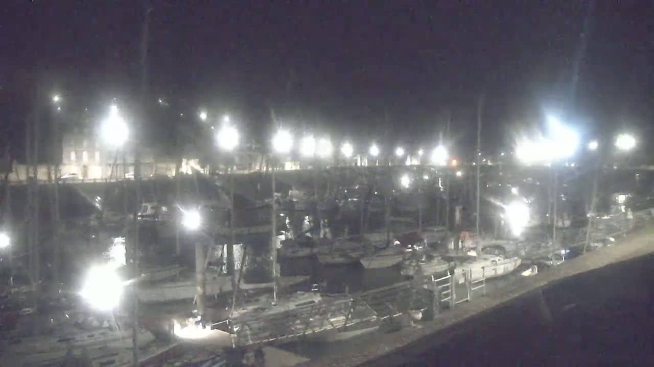 Saint-Valery-en-Caux City View & Le Port (Marine) Live Cam - Dieppe, Seine-Maritime, Normandie, France