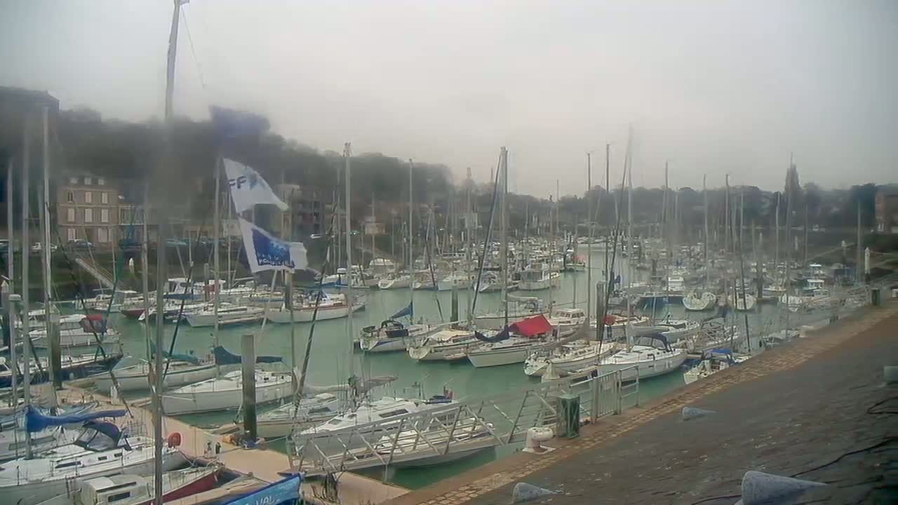 Saint-Valery-en-Caux City View & Le Port (Marine) Live Cam - Dieppe, Seine-Maritime, Normandie, France