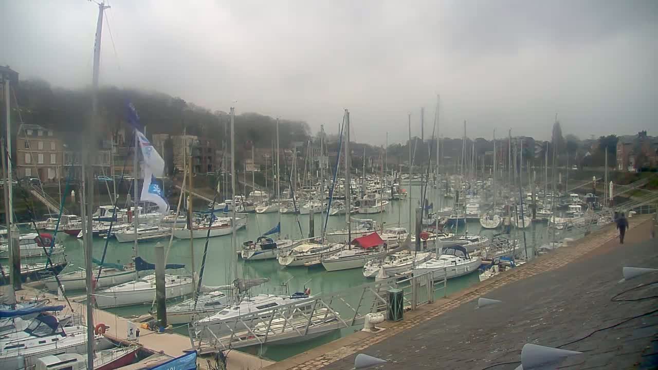 Saint-Valery-en-Caux City View & Le Port (Marine) Live Cam - Dieppe, Seine-Maritime, Normandie, France