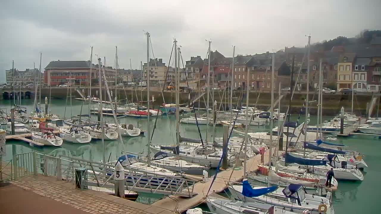 Saint-Valery-en-Caux City View & Le Port (Marine) Live Cam - Dieppe, Seine-Maritime, Normandie, France