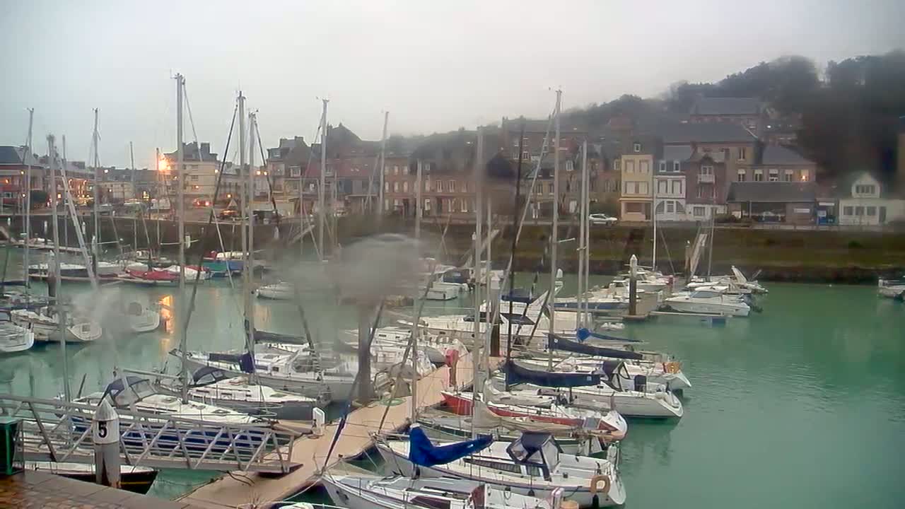 Saint-Valery-en-Caux City View & Le Port (Marine) Live Cam - Dieppe, Seine-Maritime, Normandie, France