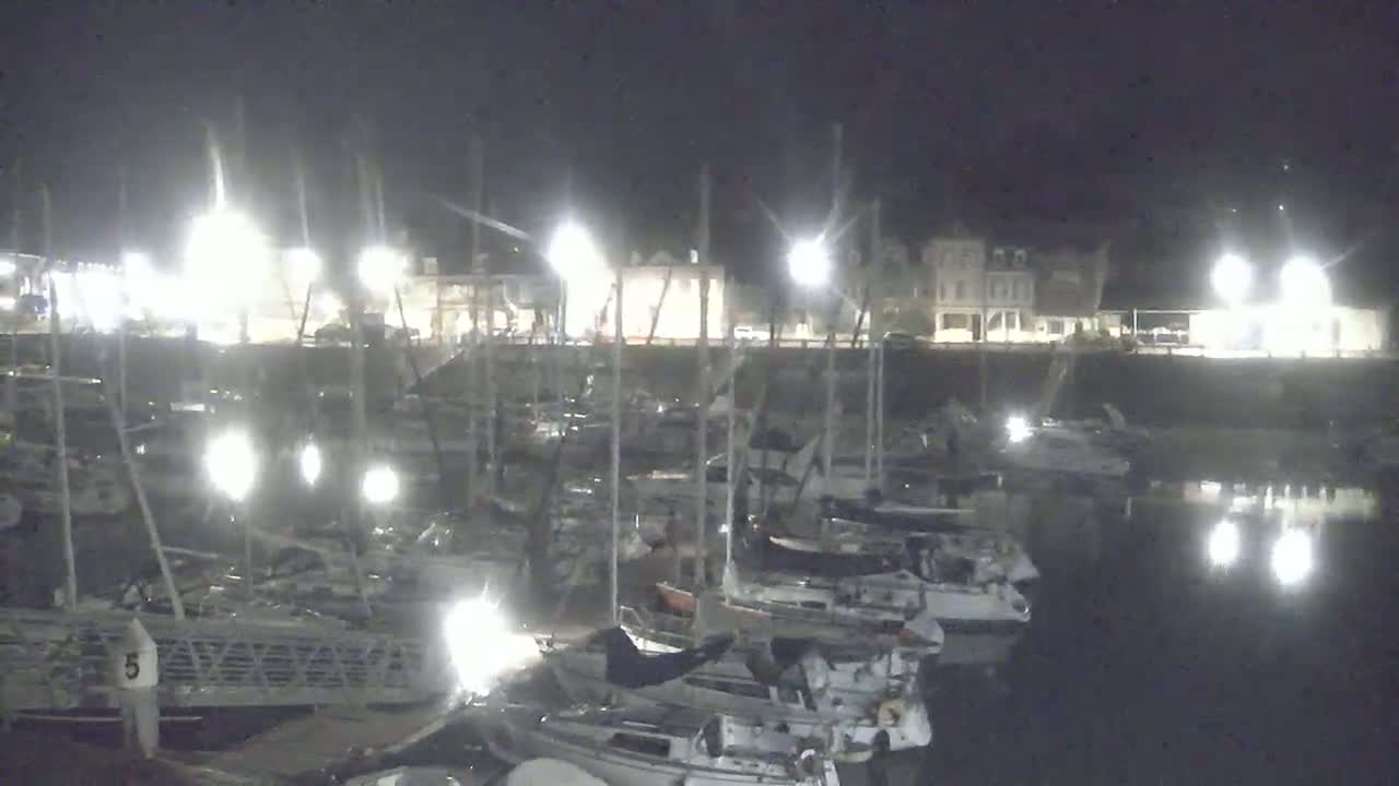 Saint-Valery-en-Caux City View & Le Port (Marine) Live Cam - Dieppe, Seine-Maritime, Normandie, France