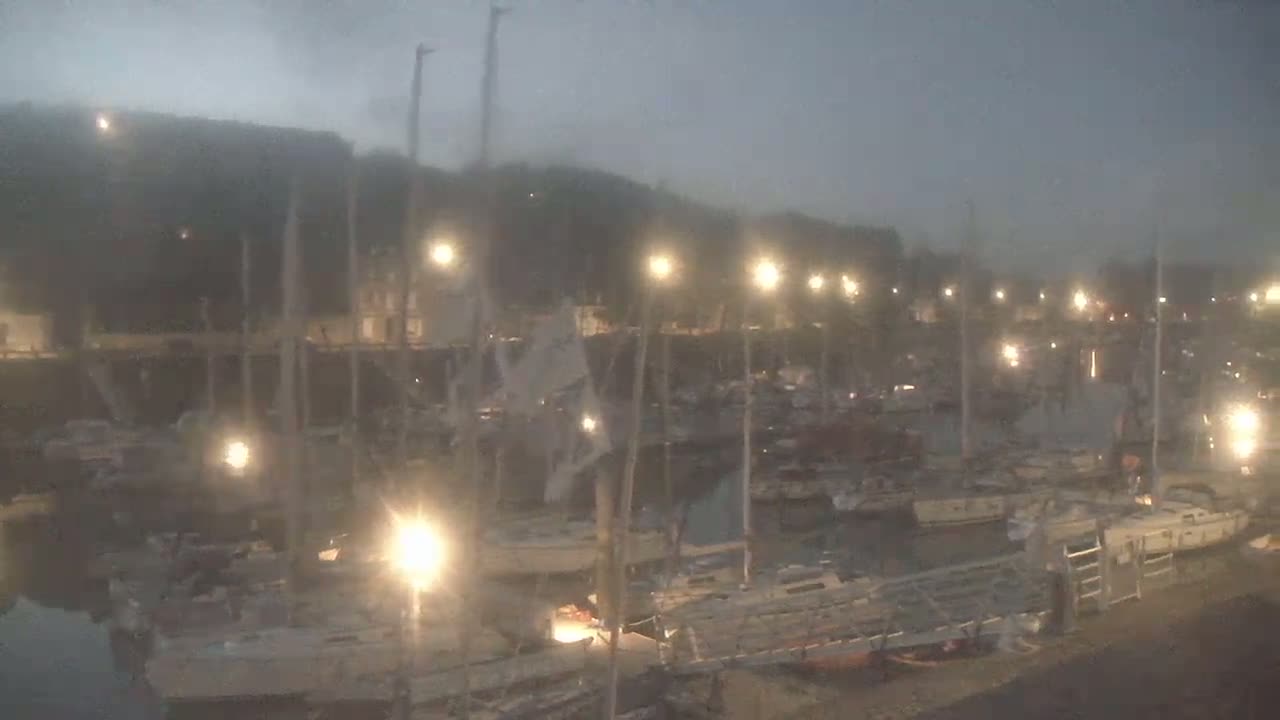 Saint-Valery-en-Caux City View & Le Port (Marine) Live Cam - Dieppe, Seine-Maritime, Normandie, France