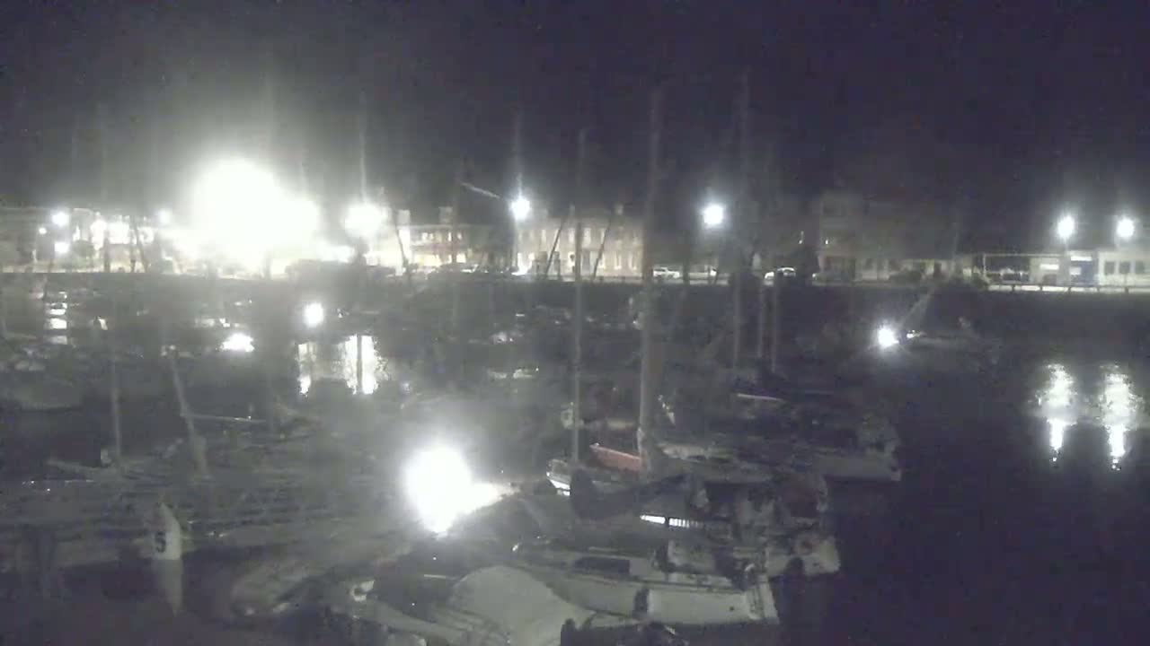 Saint-Valery-en-Caux City View & Le Port (Marine) Live Cam - Dieppe, Seine-Maritime, Normandie, France