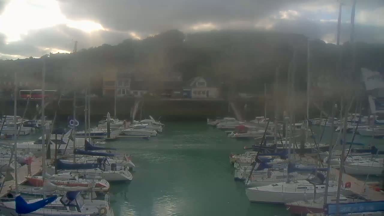 Saint-Valery-en-Caux City View & Le Port (Marine) Live Cam - Dieppe, Seine-Maritime, Normandie, France