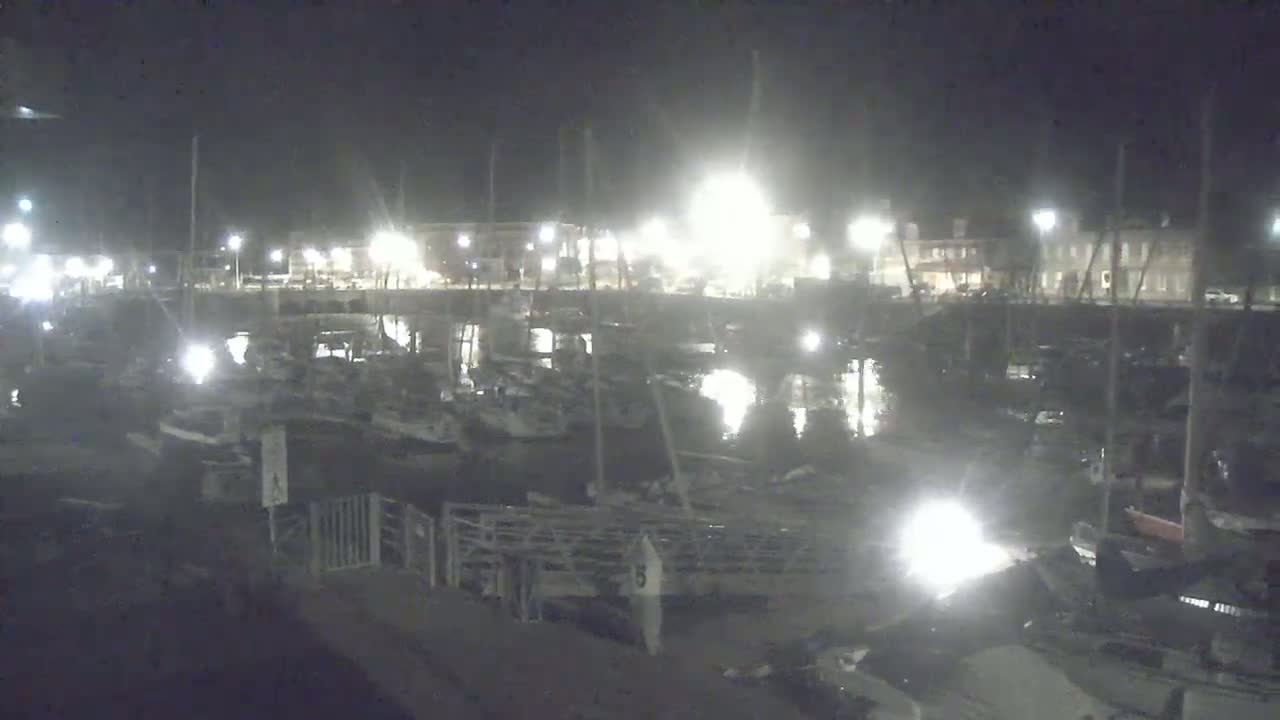 Saint-Valery-en-Caux City View & Le Port (Marine) Live Cam - Dieppe, Seine-Maritime, Normandie, France