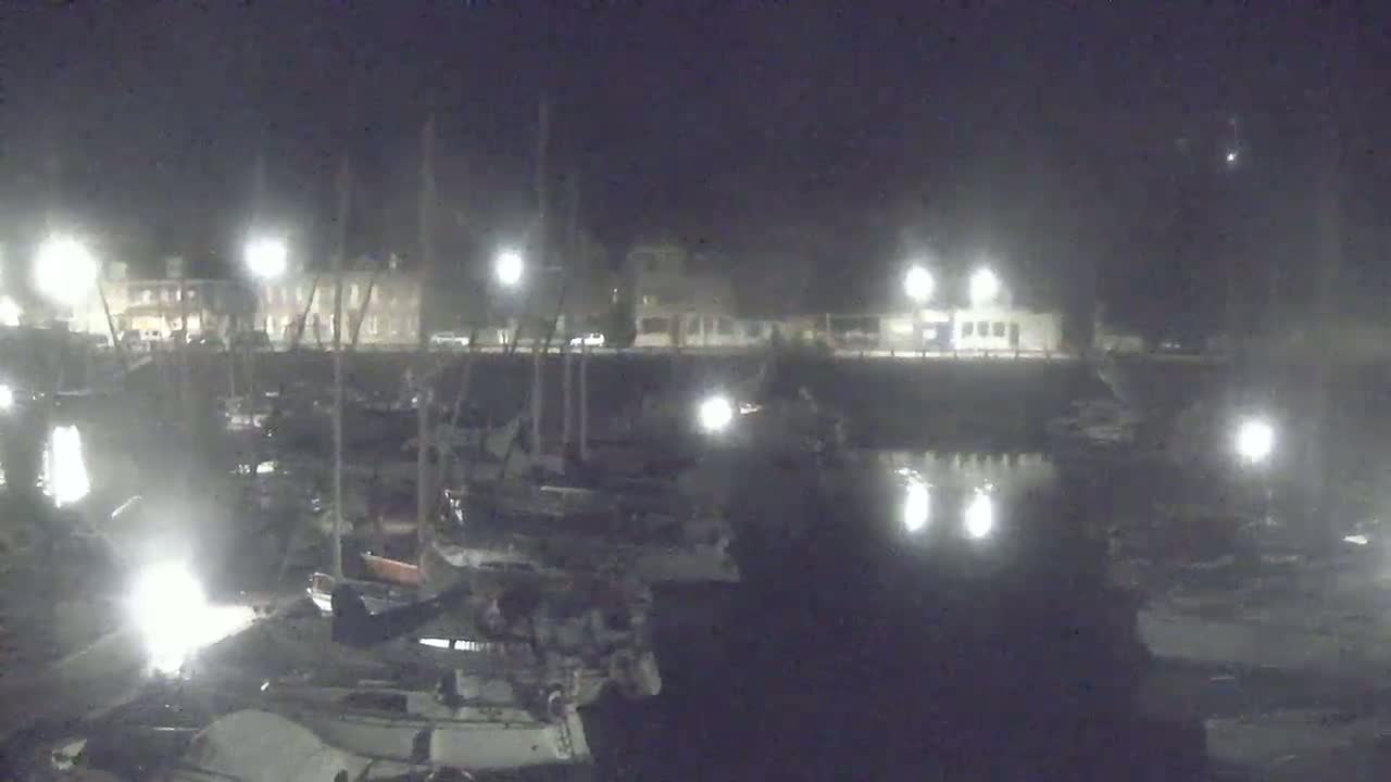 Saint-Valery-en-Caux City View & Le Port (Marine) Live Cam - Dieppe, Seine-Maritime, Normandie, France