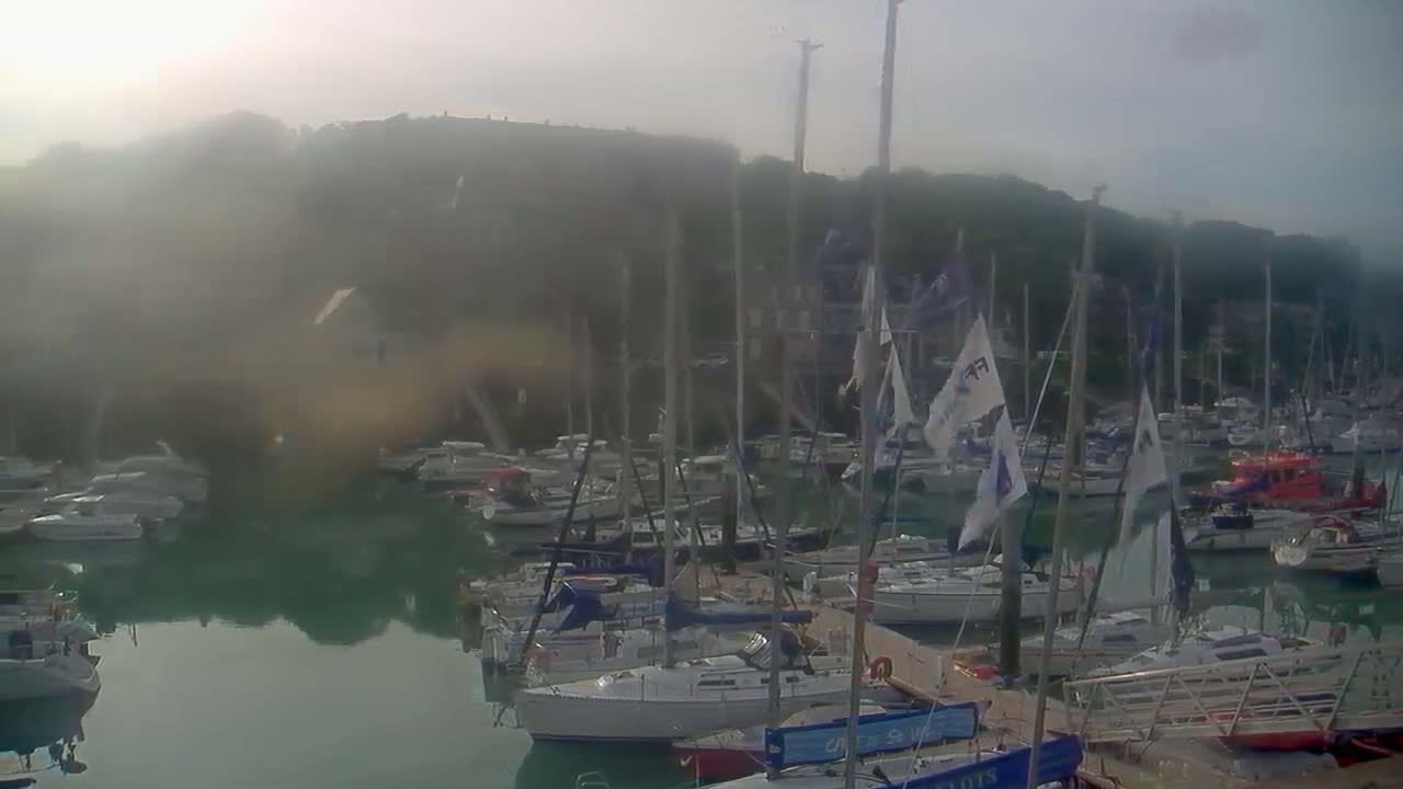 Saint-Valery-en-Caux City View & Le Port (Marine) Live Cam - Dieppe, Seine-Maritime, Normandie, France
