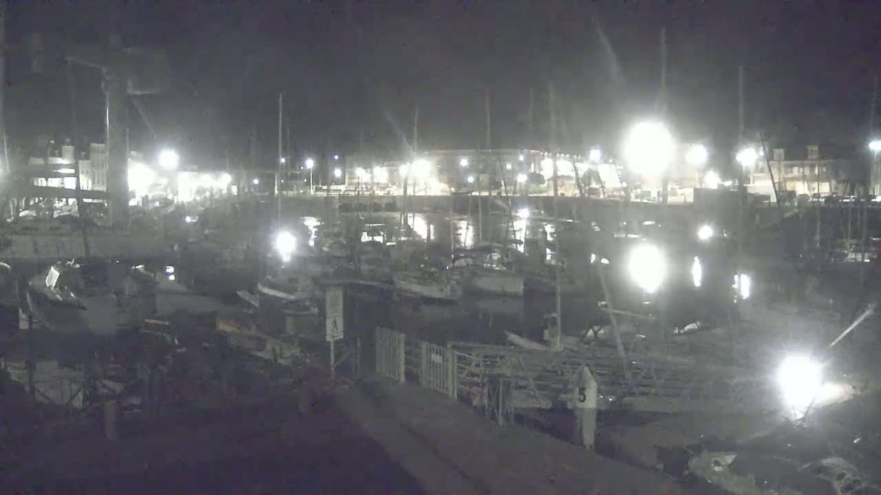 Saint-Valery-en-Caux City View & Le Port (Marine) Live Cam - Dieppe, Seine-Maritime, Normandie, France