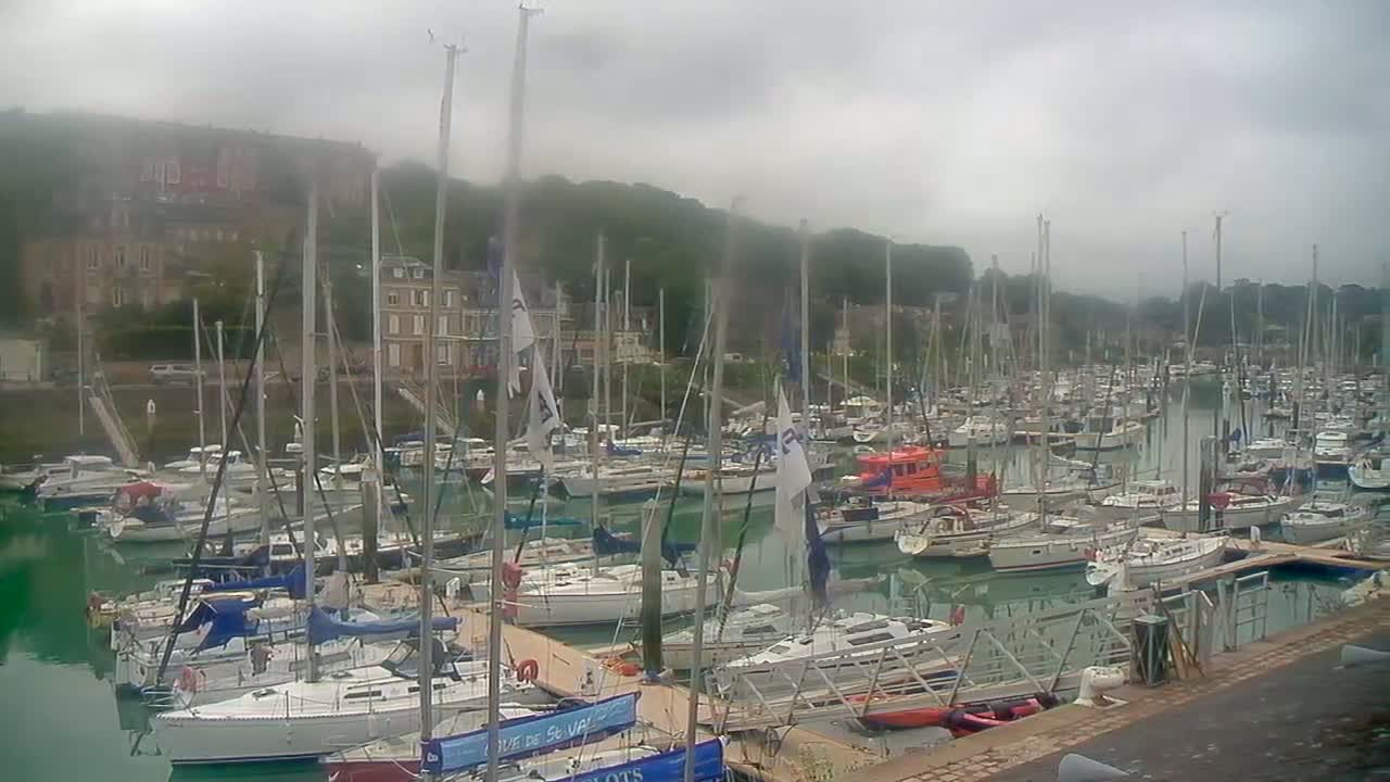 Saint-Valery-en-Caux City View & Le Port (Marine) Live Cam - Dieppe, Seine-Maritime, Normandie, France