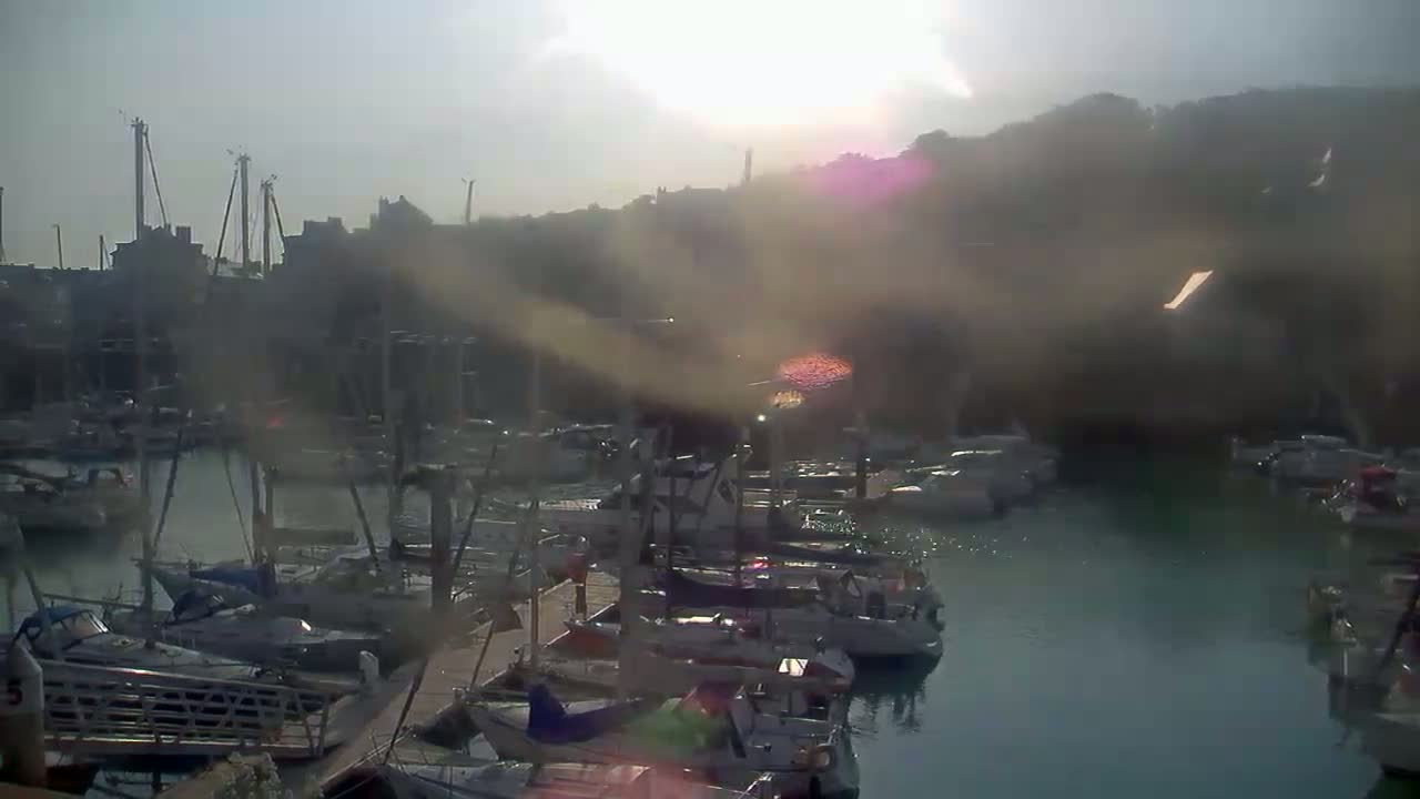 Saint-Valery-en-Caux City View & Le Port (Marine) Live Cam - Dieppe, Seine-Maritime, Normandie, France
