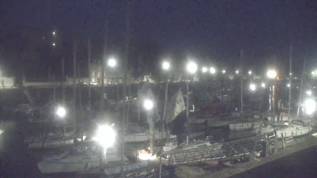Saint-Valery-en-Caux City View & Le Port (Marine) Live Cam - Dieppe, Seine-Maritime, Normandie, France