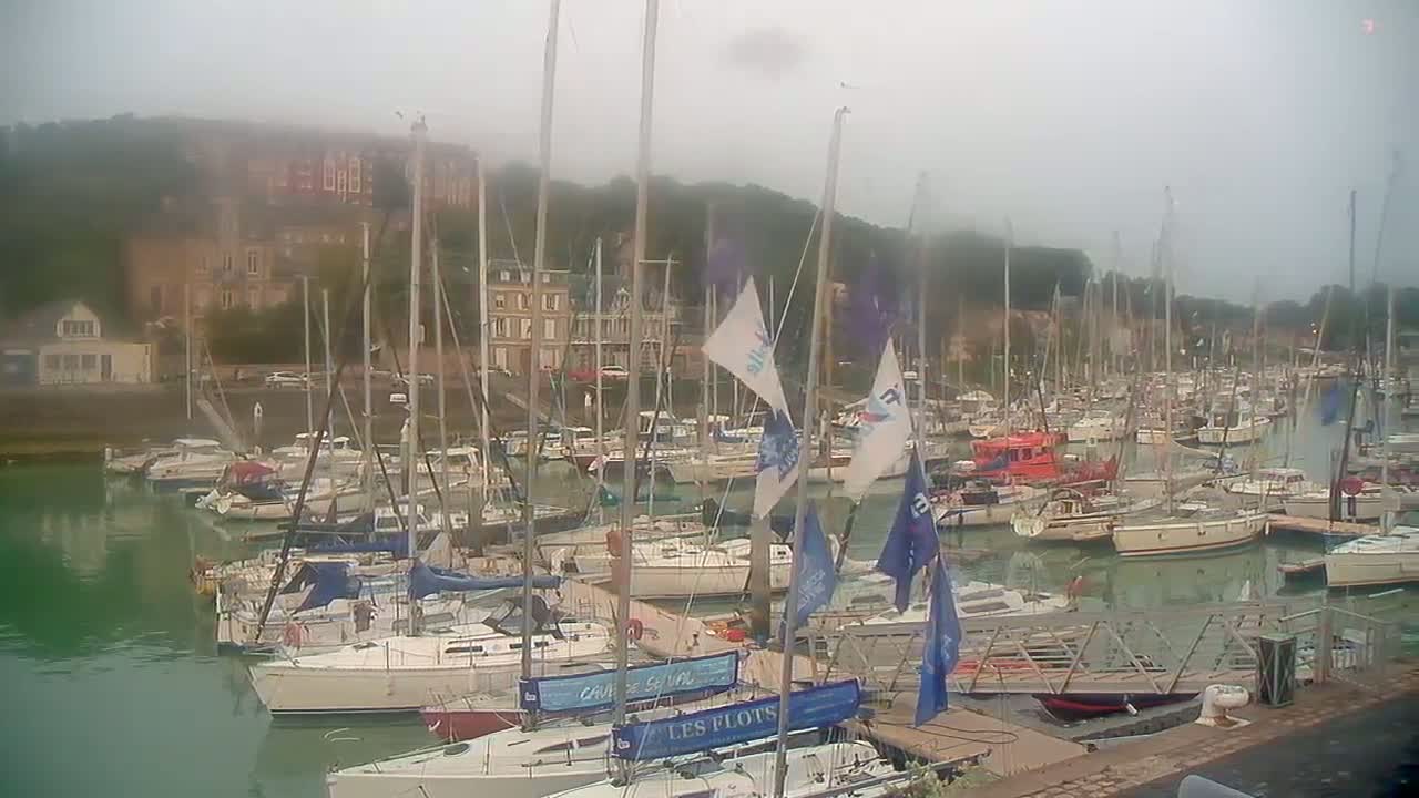 Saint-Valery-en-Caux City View & Le Port (Marine) Live Cam - Dieppe, Seine-Maritime, Normandie, France