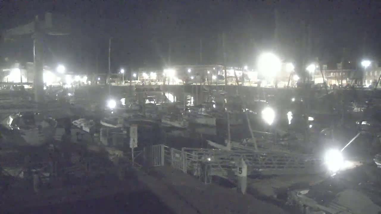 Saint-Valery-en-Caux City View & Le Port (Marine) Live Cam - Dieppe, Seine-Maritime, Normandie, France