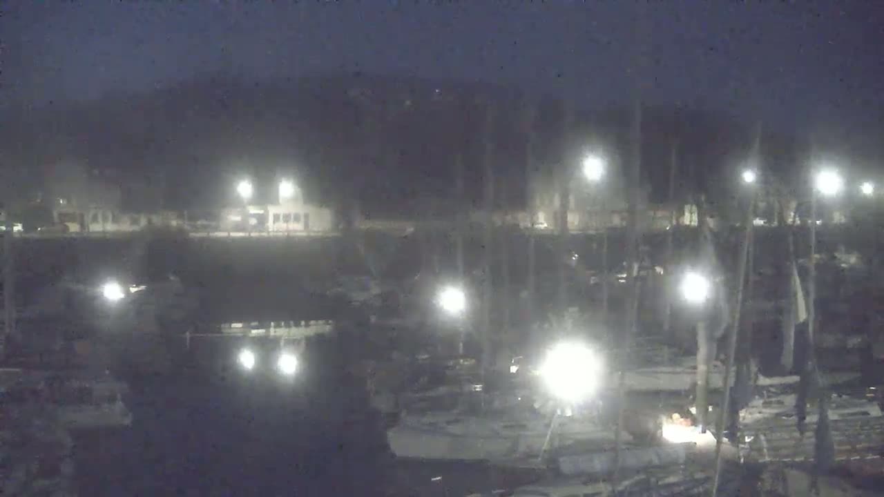 Saint-Valery-en-Caux City View & Le Port (Marine) Live Cam - Dieppe, Seine-Maritime, Normandie, France