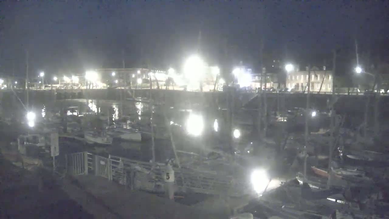 Saint-Valery-en-Caux City View & Le Port (Marine) Live Cam - Dieppe, Seine-Maritime, Normandie, France