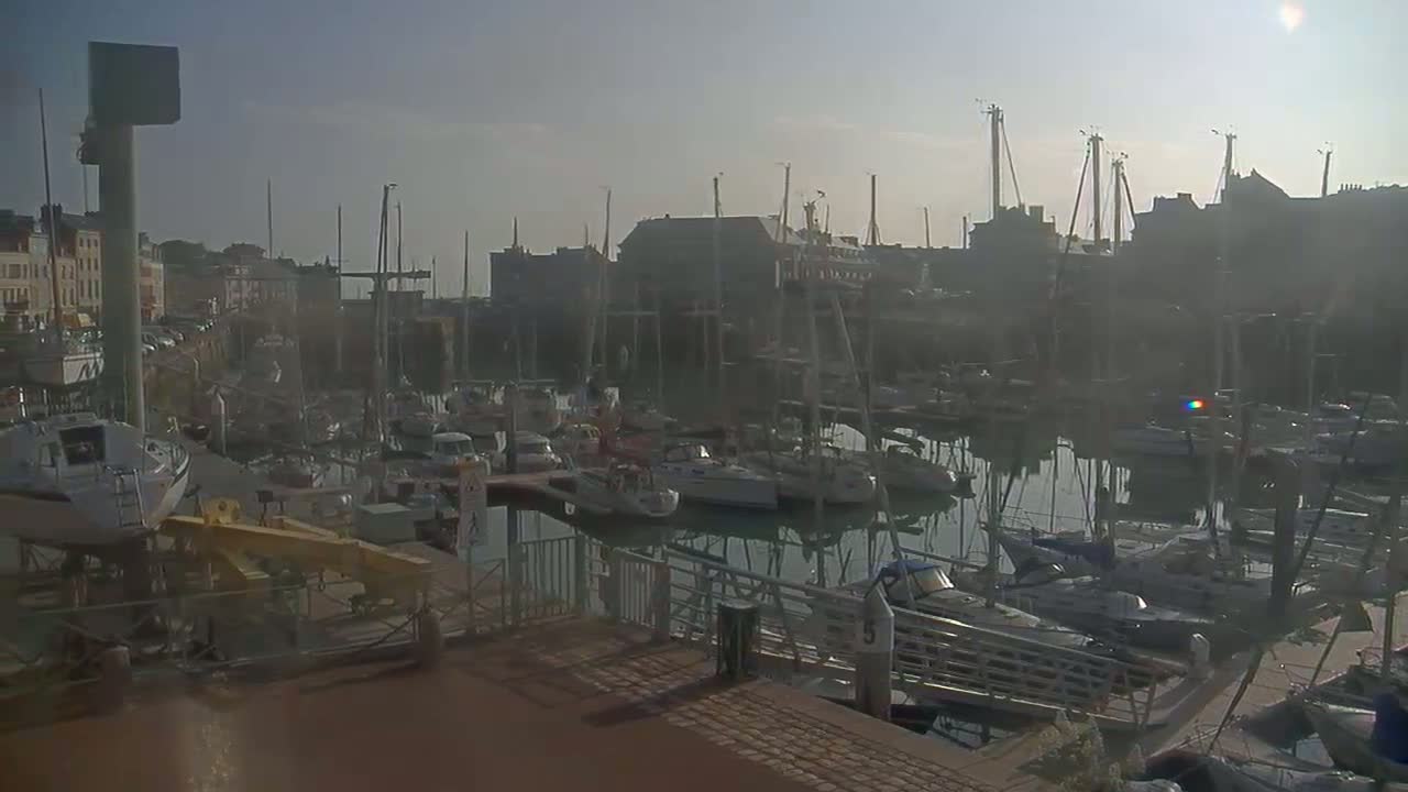 Saint-Valery-en-Caux City View & Le Port (Marine) Live Cam - Dieppe, Seine-Maritime, Normandie, France