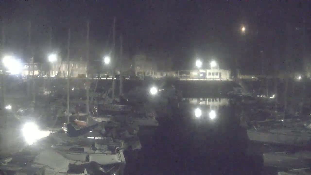 Saint-Valery-en-Caux City View & Le Port (Marine) Live Cam - Dieppe, Seine-Maritime, Normandie, France