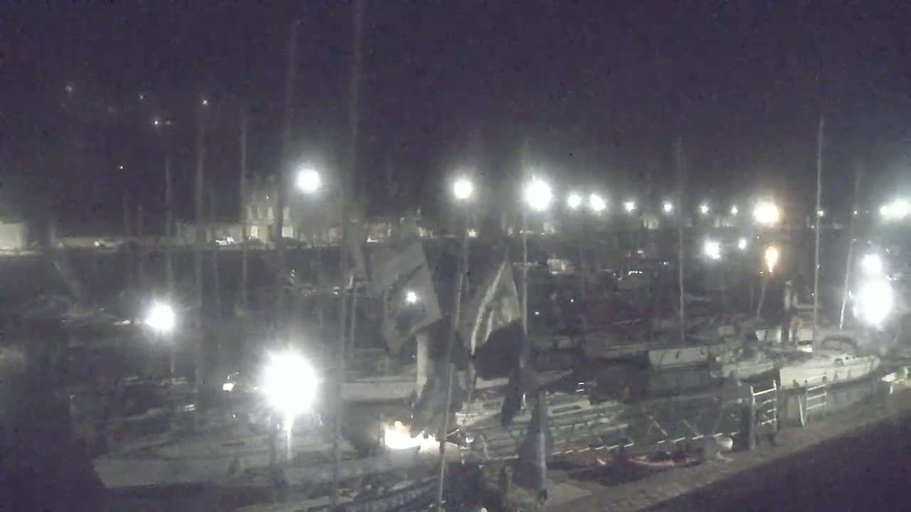 Saint-Valery-en-Caux City View & Le Port (Marine) Live Cam - Dieppe, Seine-Maritime, Normandie, France