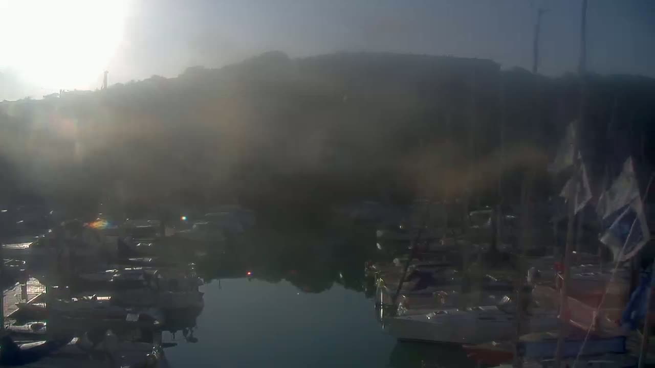 Saint-Valery-en-Caux City View & Le Port (Marine) Live Cam - Dieppe, Seine-Maritime, Normandie, France