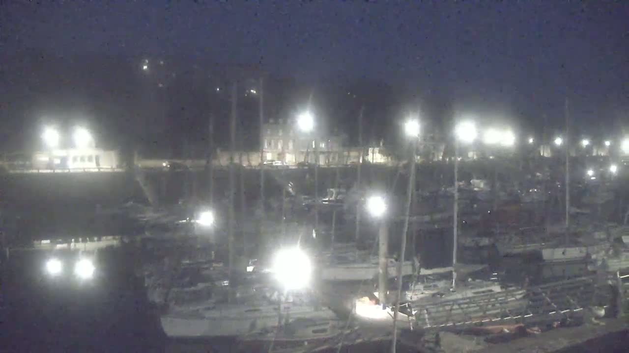 Saint-Valery-en-Caux City View & Le Port (Marine) Live Cam - Dieppe, Seine-Maritime, Normandie, France