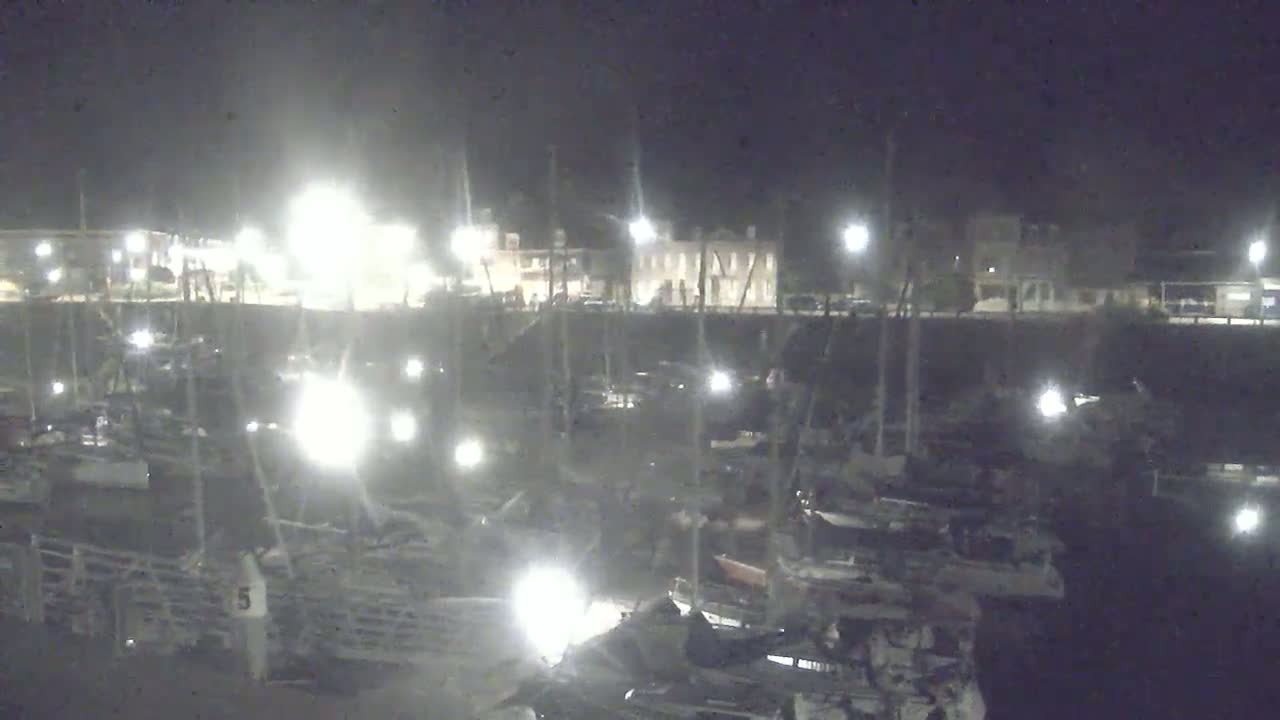 Saint-Valery-en-Caux City View & Le Port (Marine) Live Cam - Dieppe, Seine-Maritime, Normandie, France