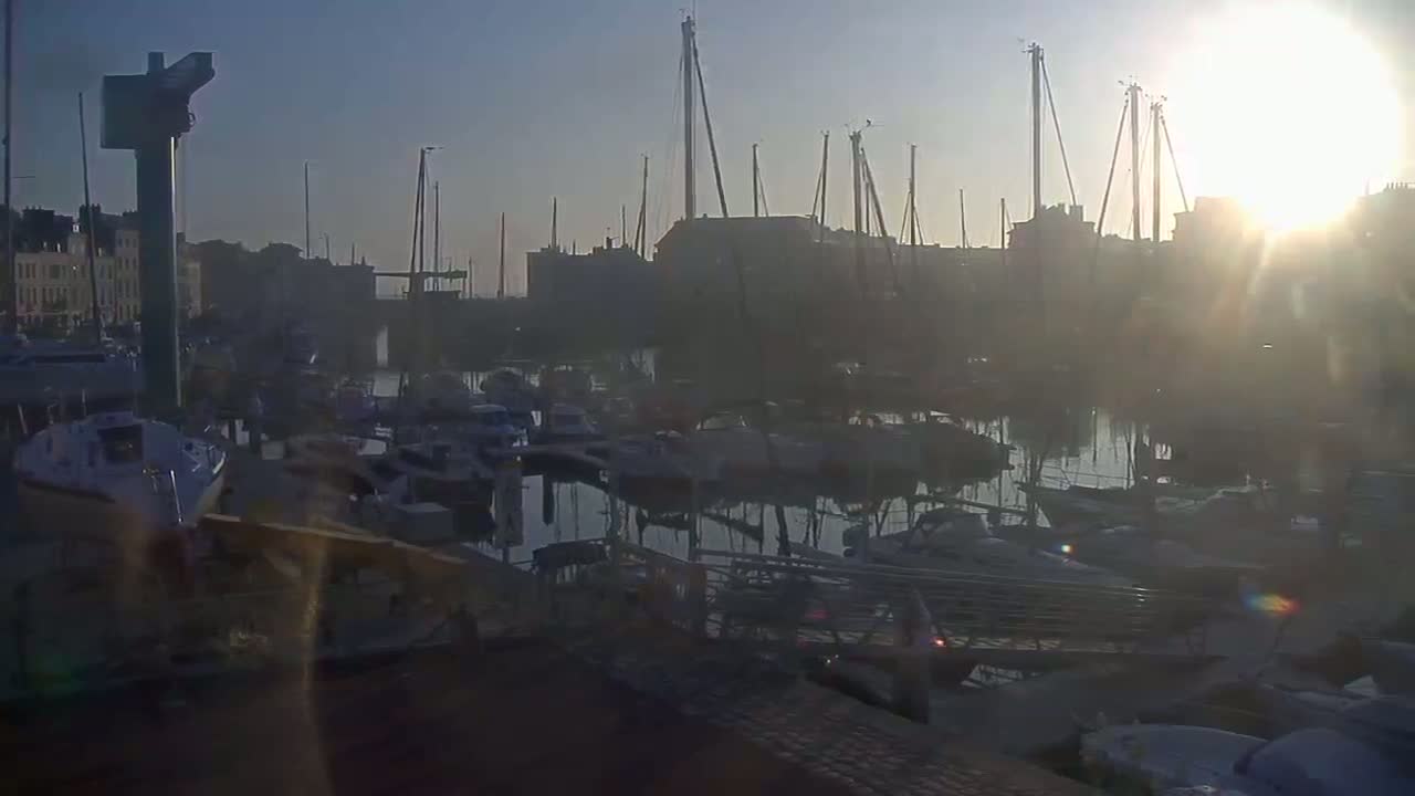 Saint-Valery-en-Caux City View & Le Port (Marine) Live Cam - Dieppe, Seine-Maritime, Normandie, France