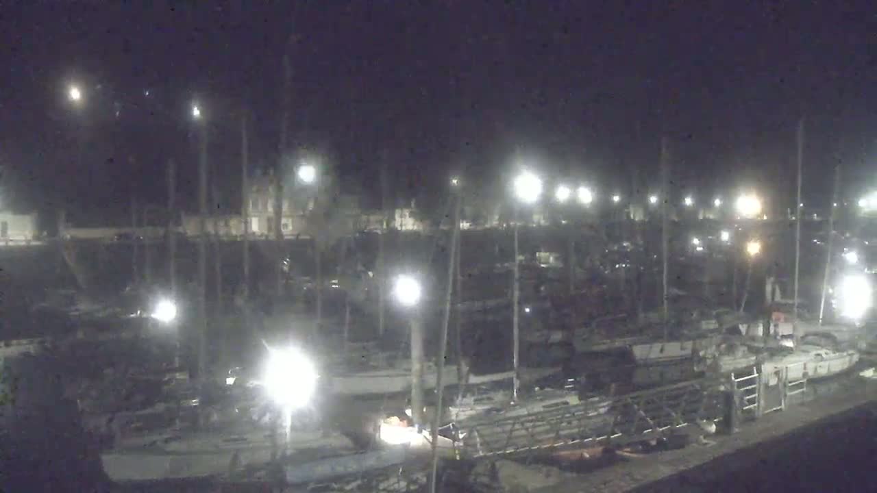 Saint-Valery-en-Caux City View & Le Port (Marine) Live Cam - Dieppe, Seine-Maritime, Normandie, France
