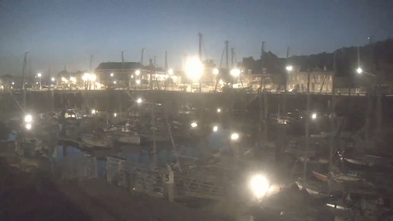 Saint-Valery-en-Caux City View & Le Port (Marine) Live Cam - Dieppe, Seine-Maritime, Normandie, France