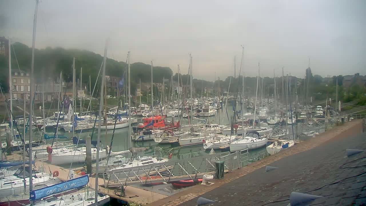 Saint-Valery-en-Caux City View & Le Port (Marine) Live Cam - Dieppe, Seine-Maritime, Normandie, France