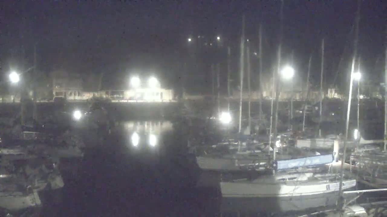 Saint-Valery-en-Caux City View & Le Port (Marine) Live Cam - Dieppe, Seine-Maritime, Normandie, France